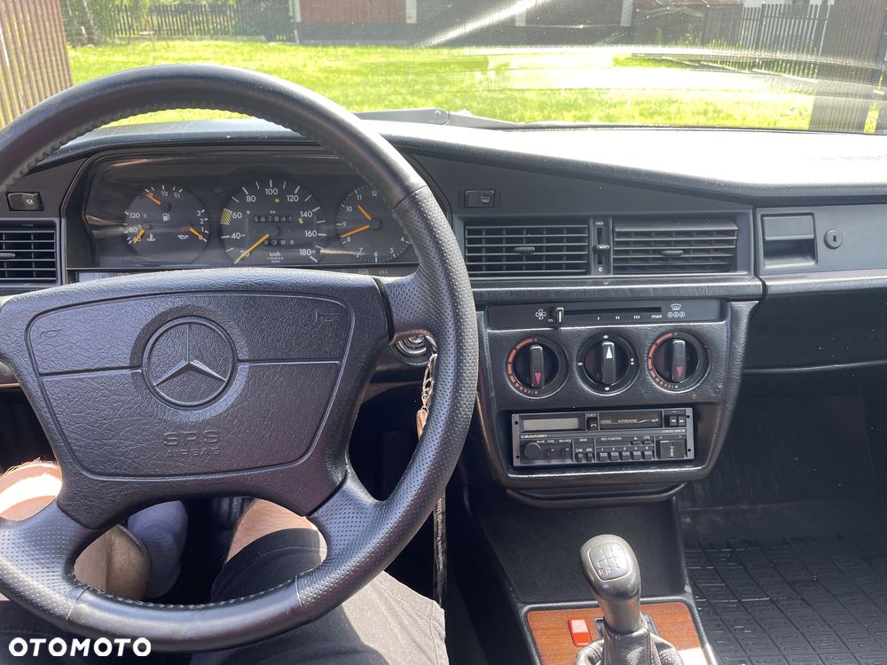 Mercedes-Benz W201 (190) - 7