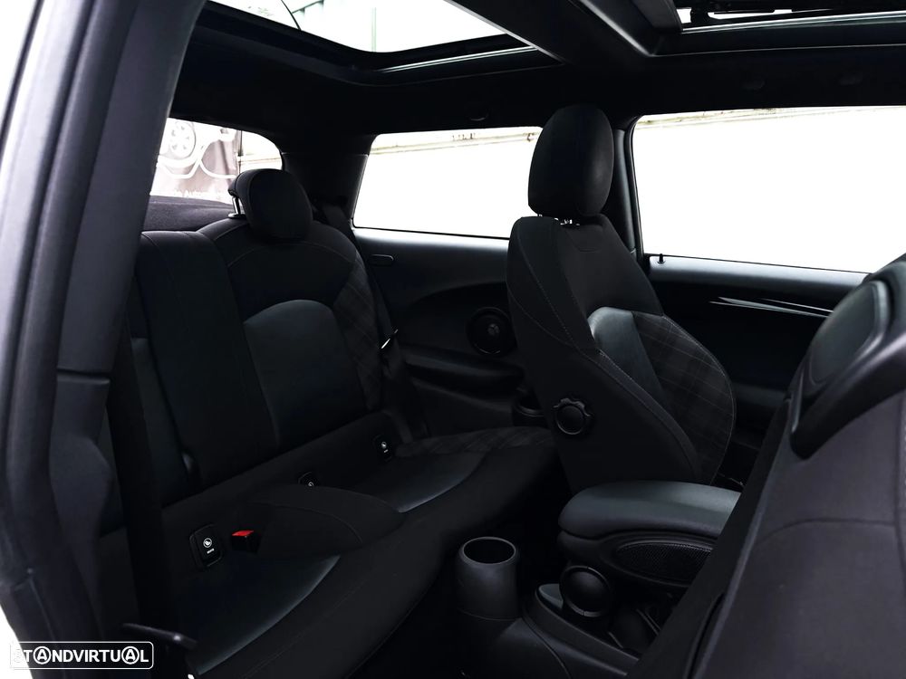 MINI 3 Portas Cooper D - 16