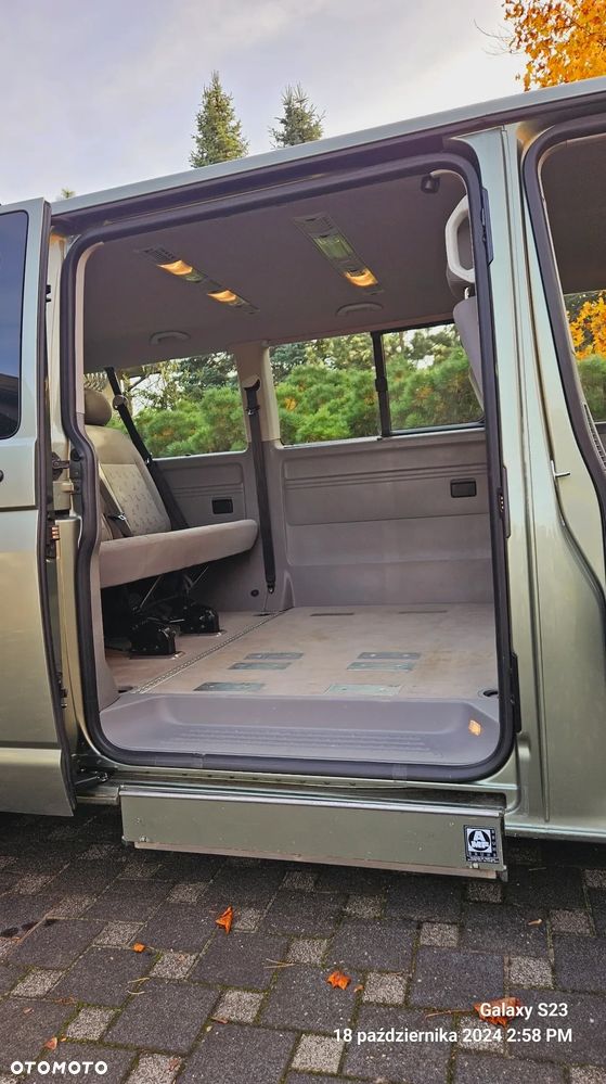 Volkswagen Caravelle - 18