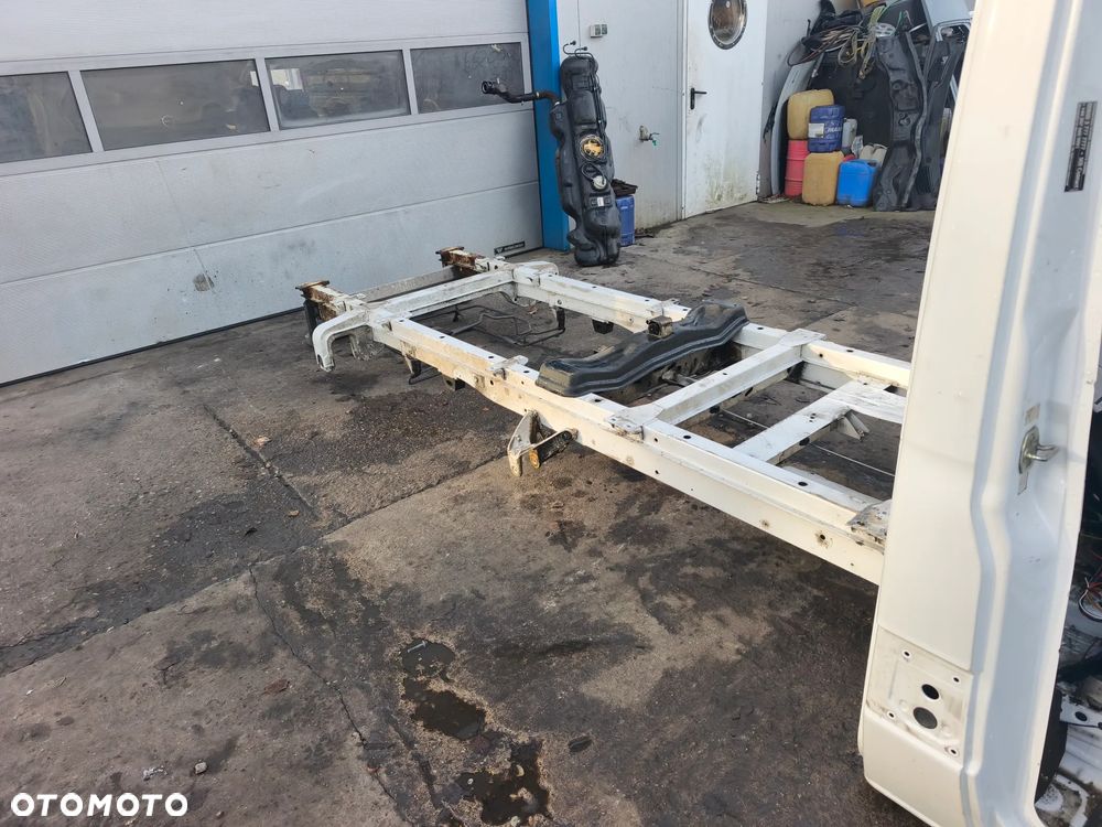 Karoseria rama Mercedes-Benz Sprinter w907 średniak L2 2018-2025 - 4