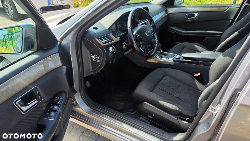 Mercedes-Benz Klasa E 250 CGI BlueEFFICIENCY 7G-TRONIC Elegance - 11