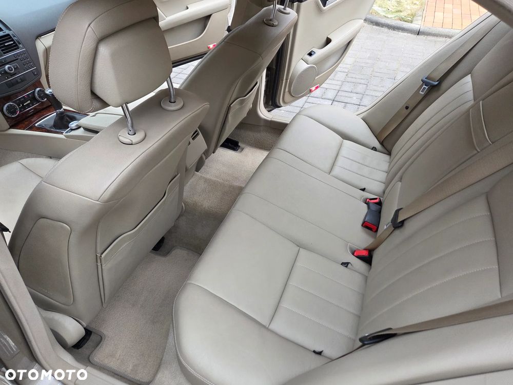 Mercedes-Benz Klasa C 250 CDI DPF BlueEFFICIENCY - 25