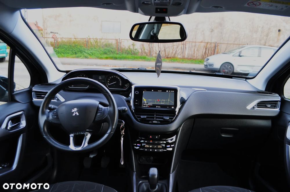 Peugeot 2008 1.2 Pure Tech Style S&S - 13