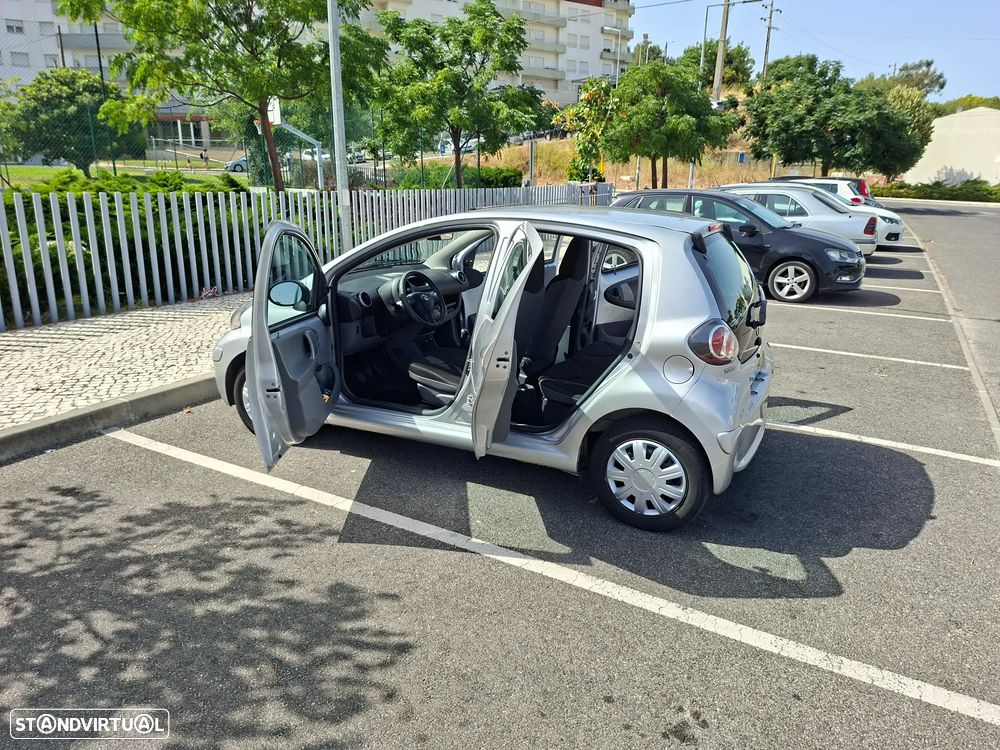 Toyota Aygo Standard - 14