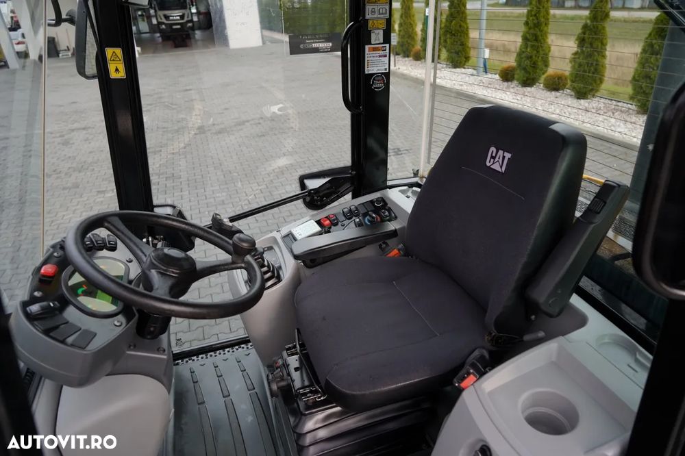 Cat 906M / ÎNCĂRCĂTOR PE ROȚI / 2019 / CUPĂ CU FALCI / - 29