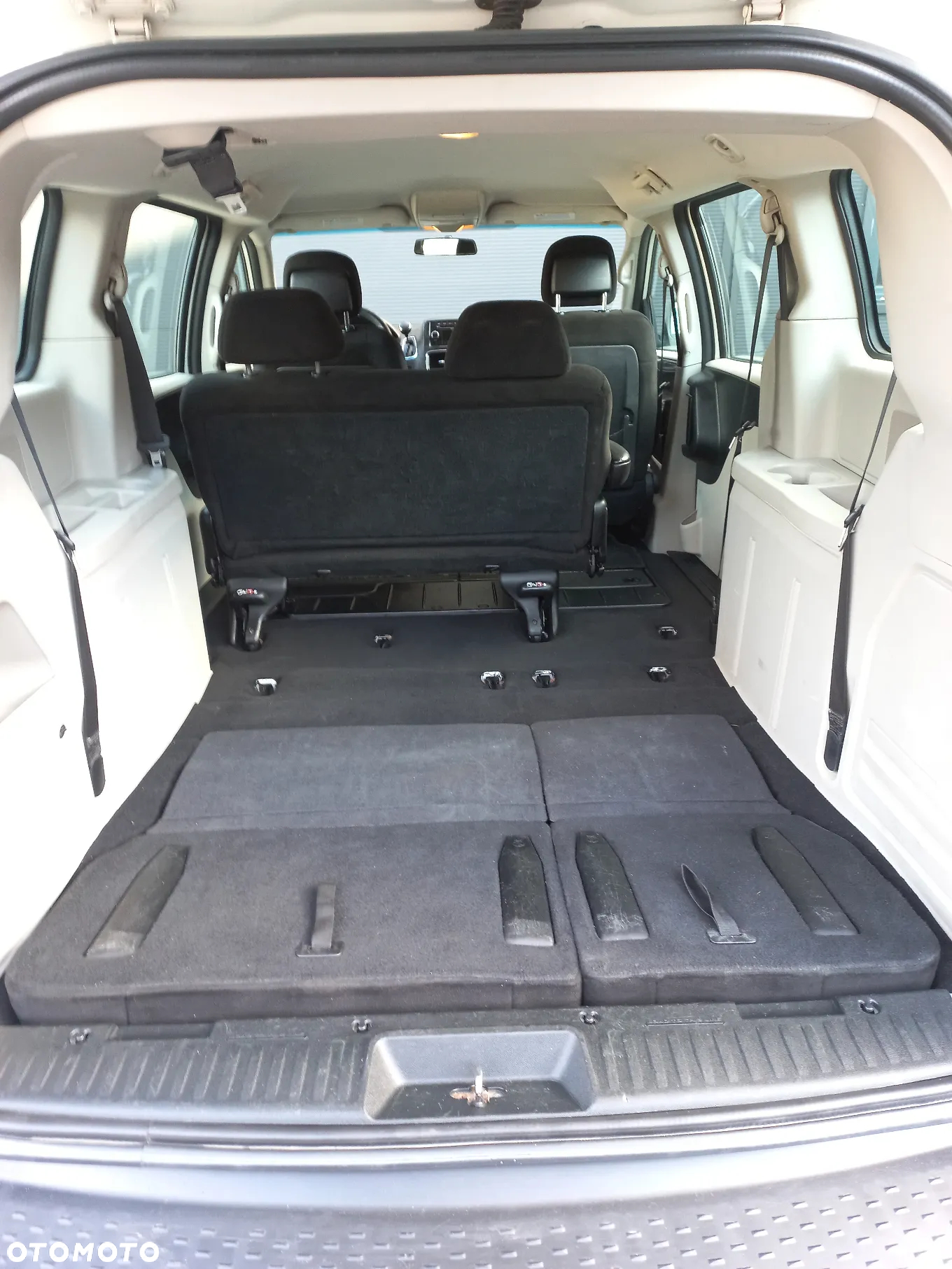 Dodge Grand Caravan - 14