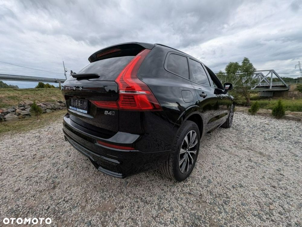 Volvo XC 60 B4 D Plus Dark - 8