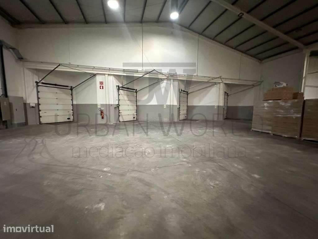 Armazém Industrial, Santarém, 4.000m2 - Grande imagem: 2/46