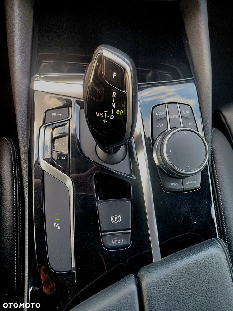 BMW Seria 5 525d Sport Line - 26