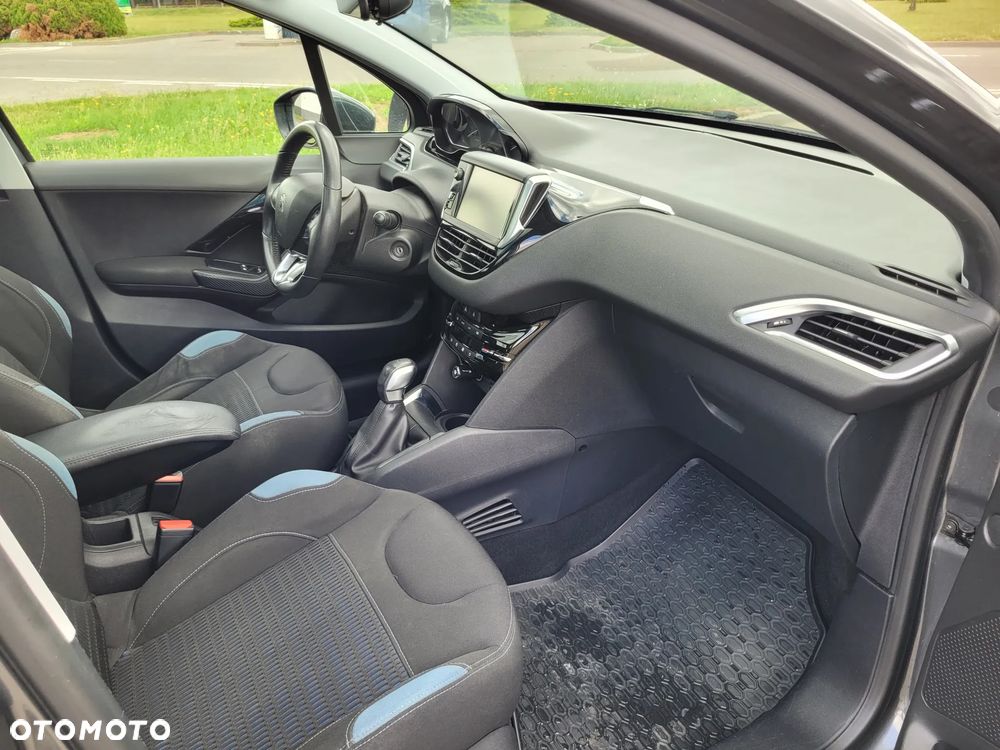 Peugeot 208 - 15