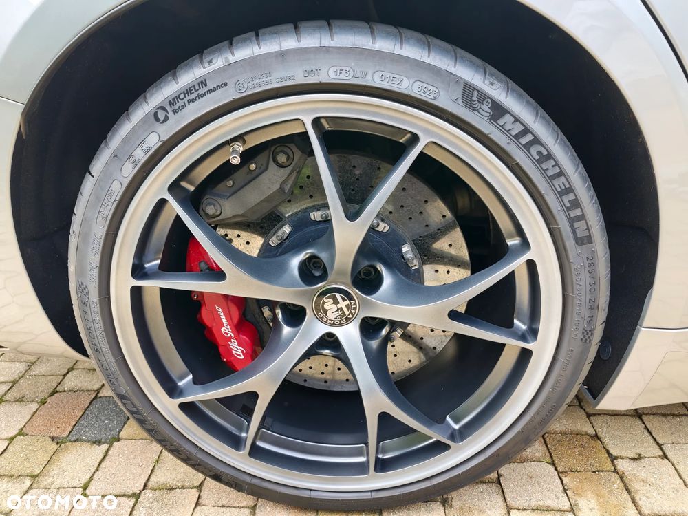 Alfa Romeo Giulia 2.9 V6 Bi-Turbo AT8 Quadrifoglio - 26