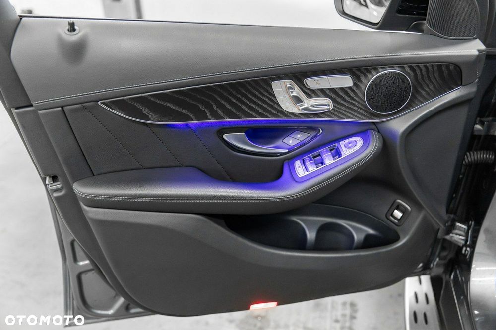 Mercedes-Benz GLC - 32