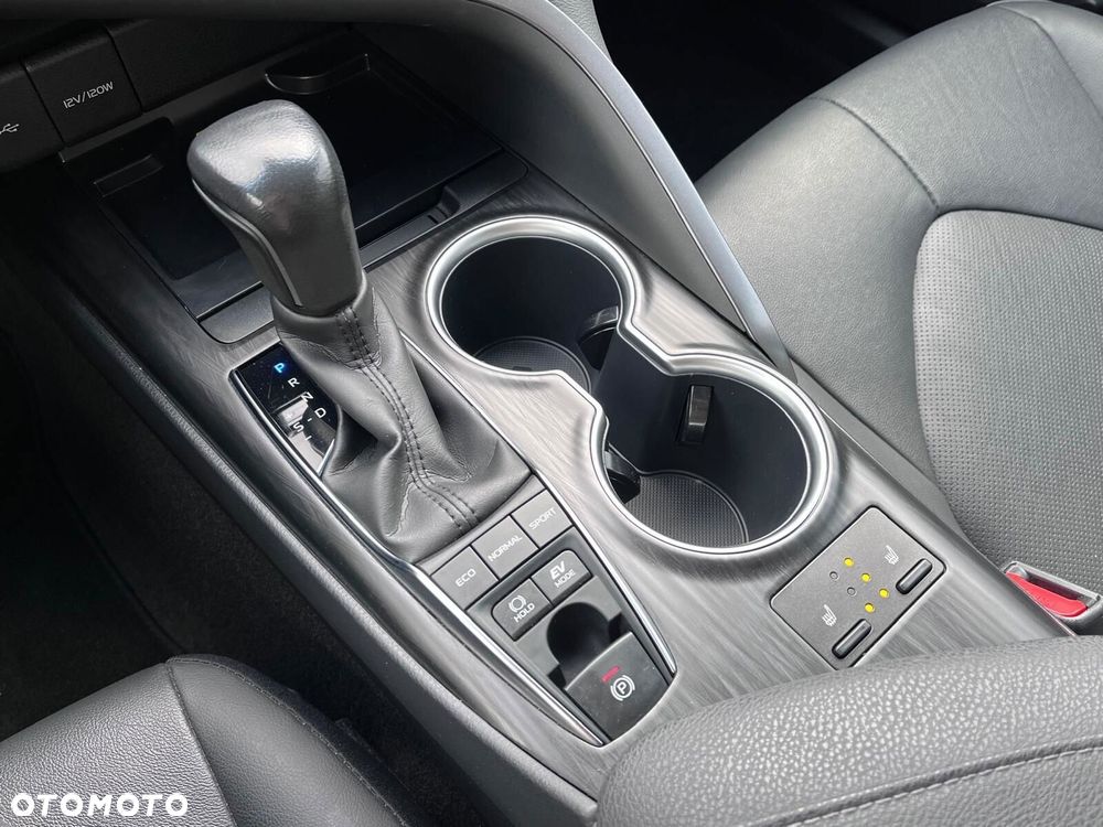 Toyota Camry 2.5 Hybrid Executive CVT - 28
