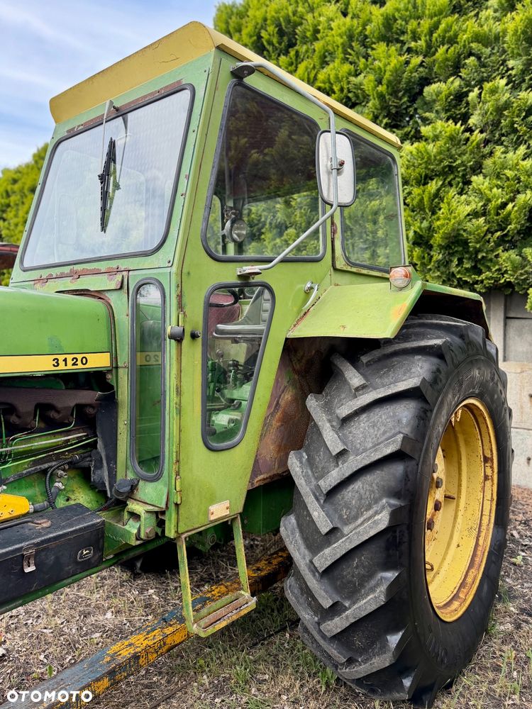 John Deere 3120 - 8