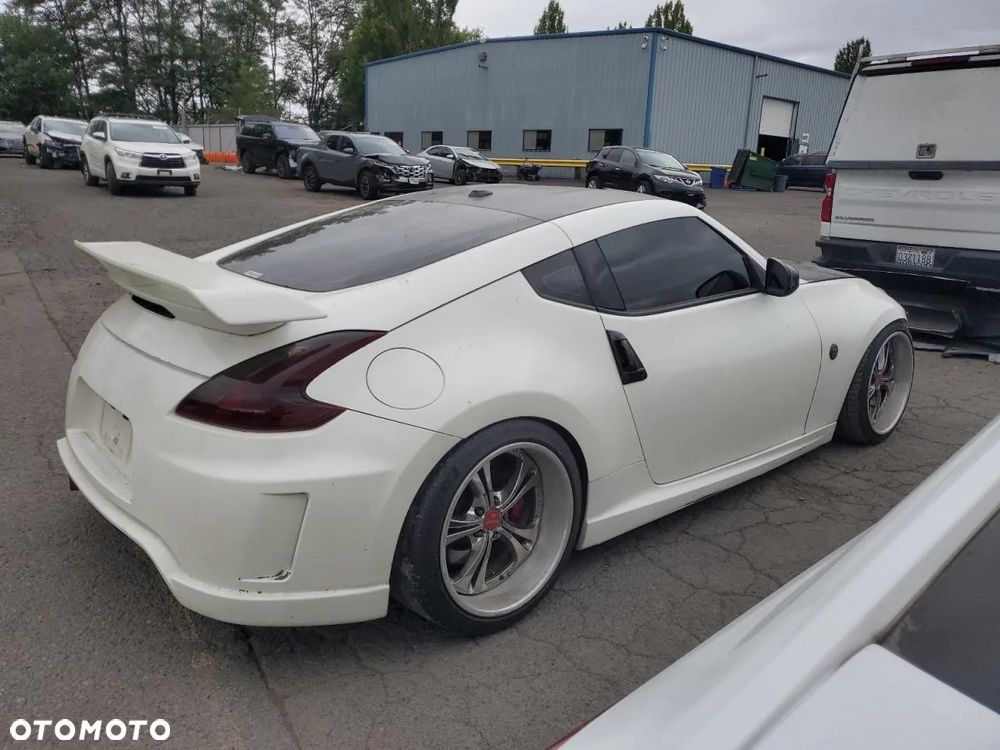 Nissan 370 Z - 3