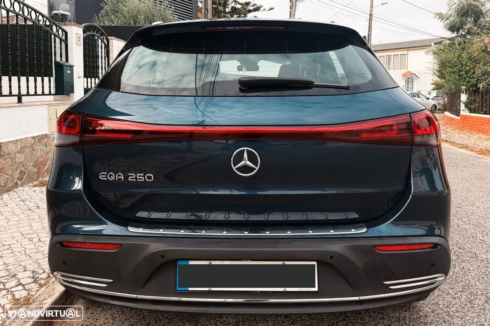 Mercedes-Benz EQA 250 - 5