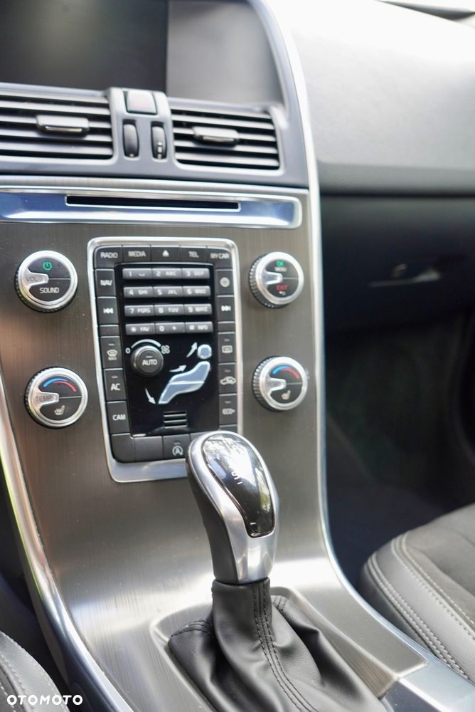 Volvo XC 60 D4 Drive-E Momentum - 10