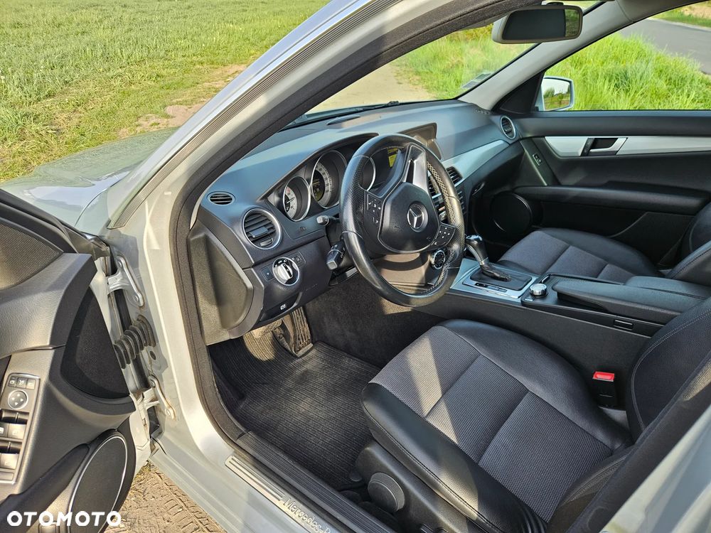 Mercedes-Benz Klasa C 220 CDI DPF (BlueEFFICIENCY) 7G-TRONIC Avantgarde - 13