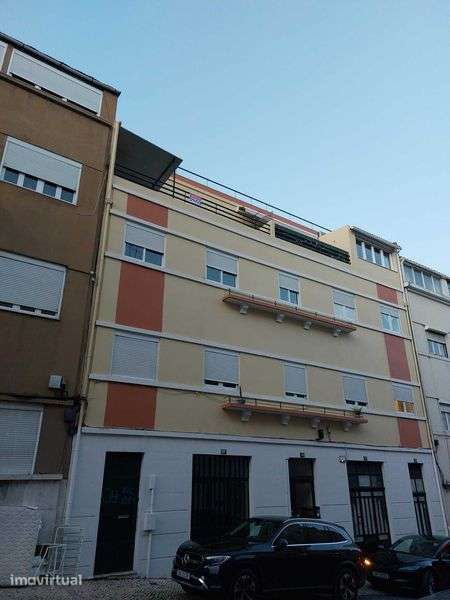 Apartamento T2 - Santa Engrácia - 95 m2, 3º andar - Grande imagem: 2/9
