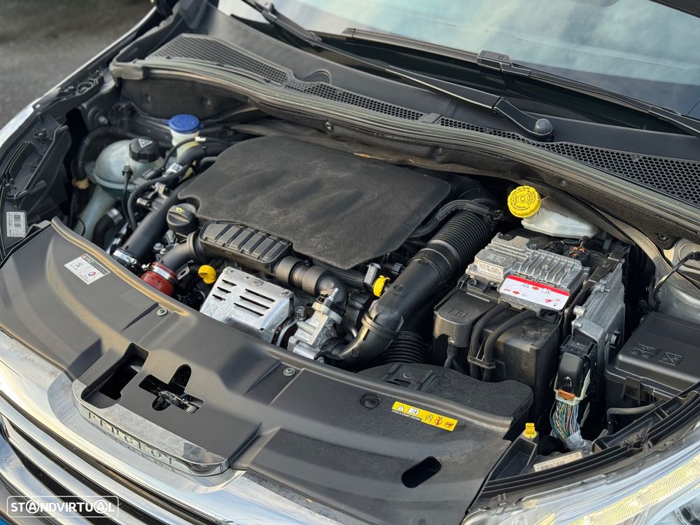 Peugeot 2008 1.2 PureTech Allure - 24