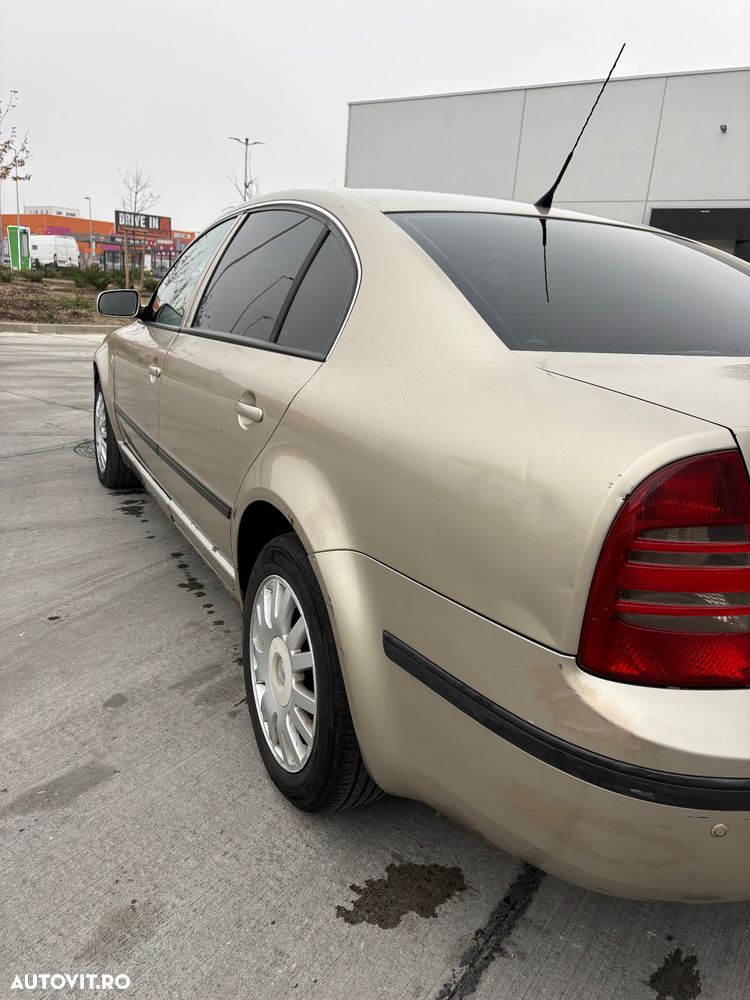 Skoda Superb 1,9TDI Elegance - 11