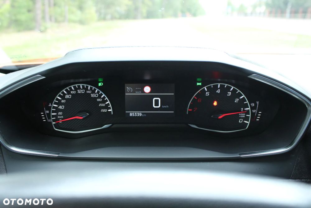Peugeot 2008 - 9