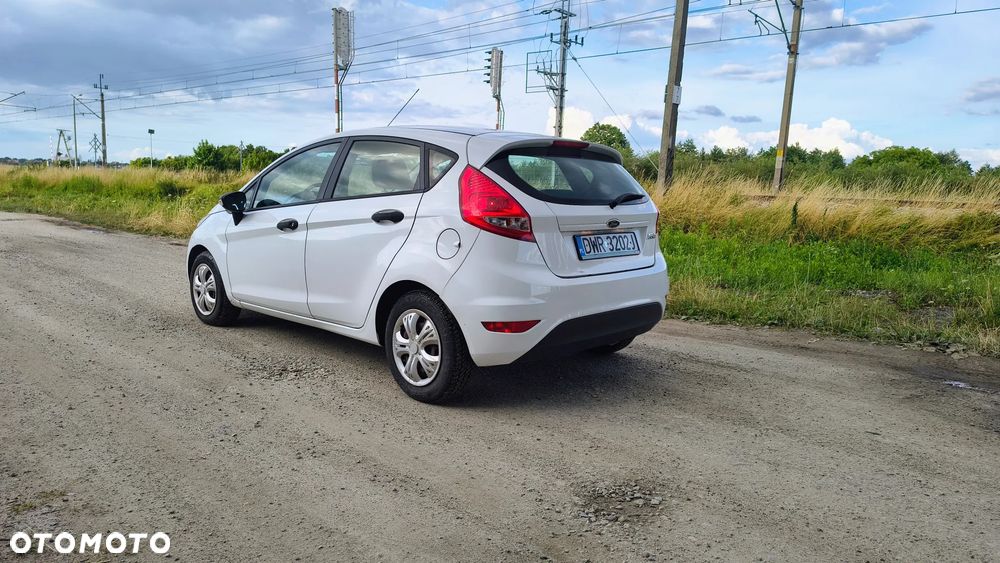 Ford Fiesta 1.4 TDCi Ambiente - 9