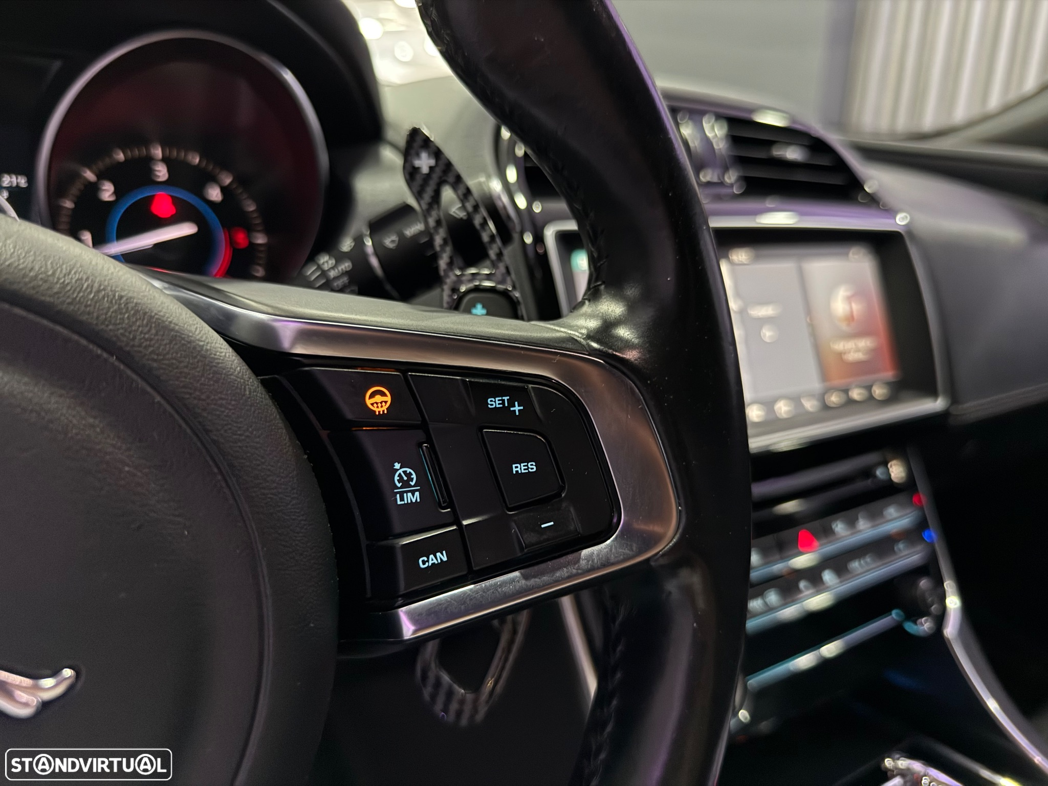 Jaguar XE 2.0 D R-Sport Aut. - 37