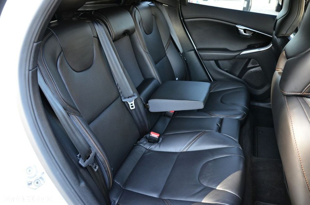 Volvo V40 Cross Country T3 Drive-E Summum - 33