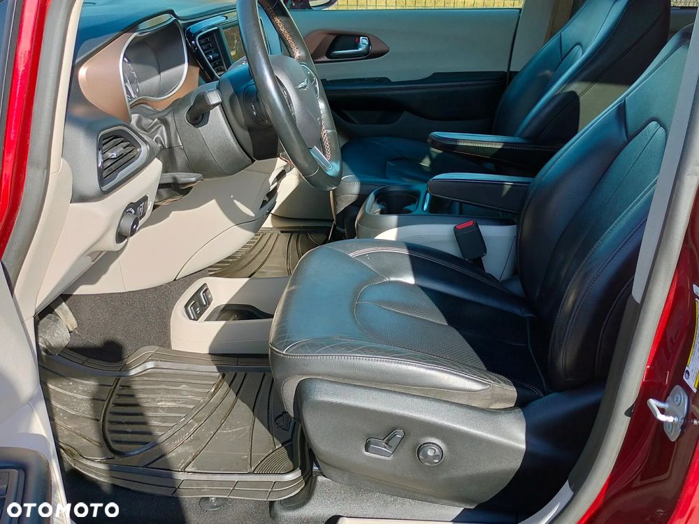 Chrysler Pacifica - 13