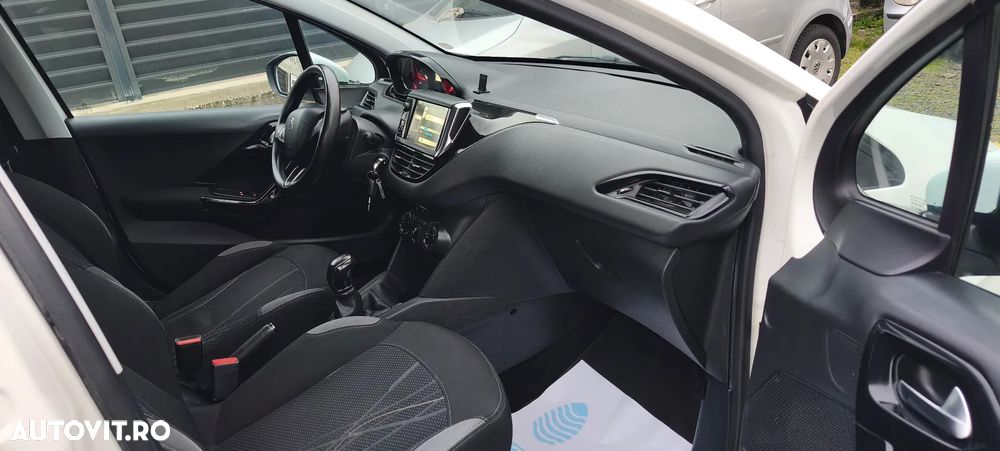 Peugeot 208 e-HDi 92 Stop&Start Style - 17