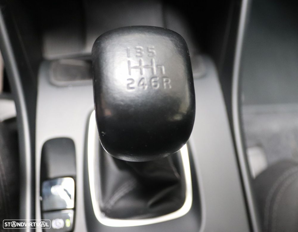 Volvo XC 40 1.5 T3 Momentum Tech Edition - 26
