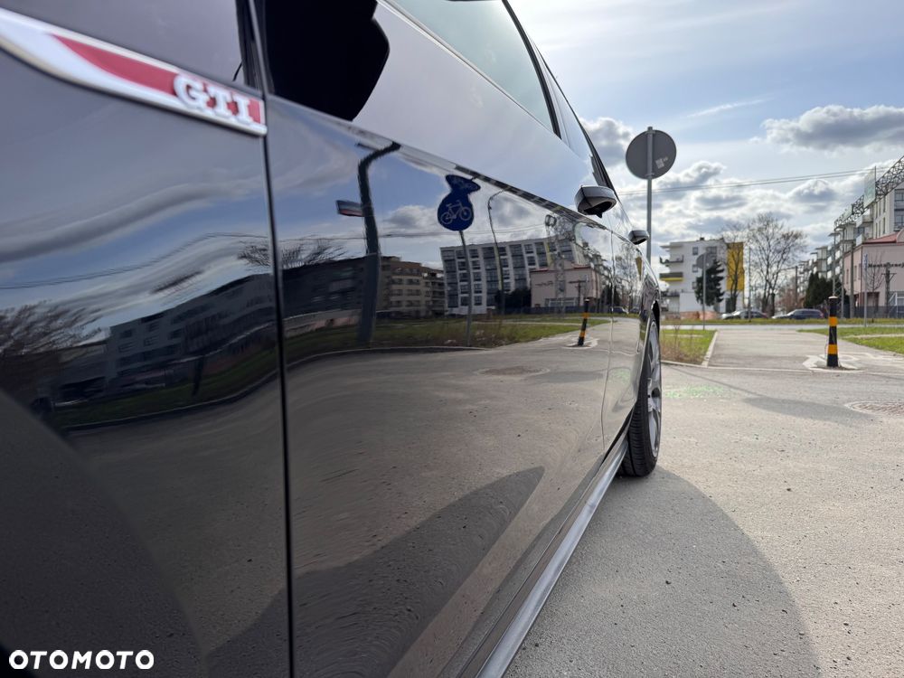 Volkswagen Golf GTI (BlueMotion Technology) DSG Performance - 16