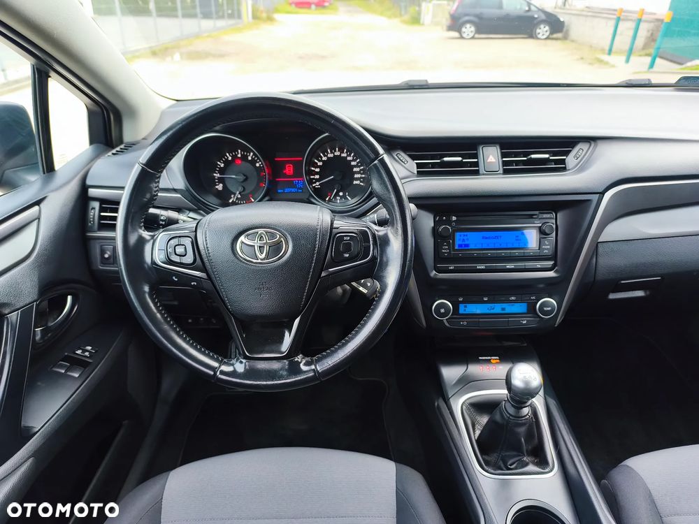 Toyota Avensis - 16