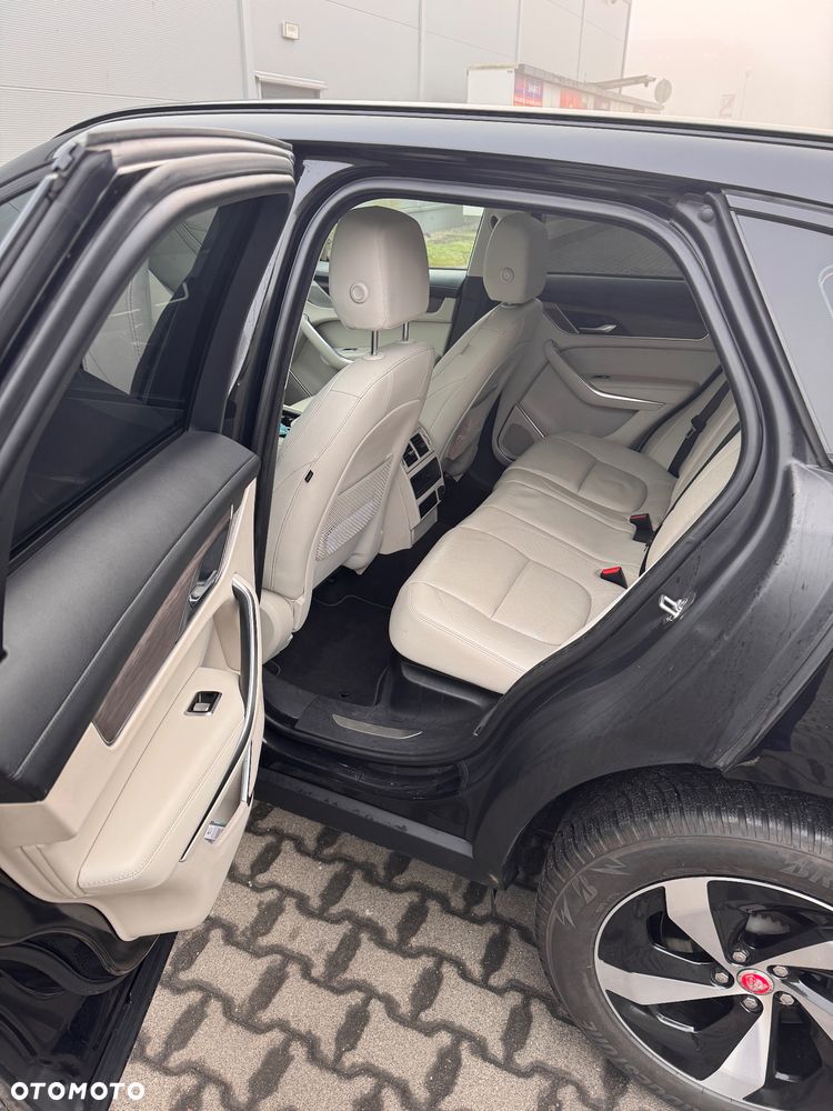 Jaguar F-Pace 2.0 D165 mHEV AWD - 11