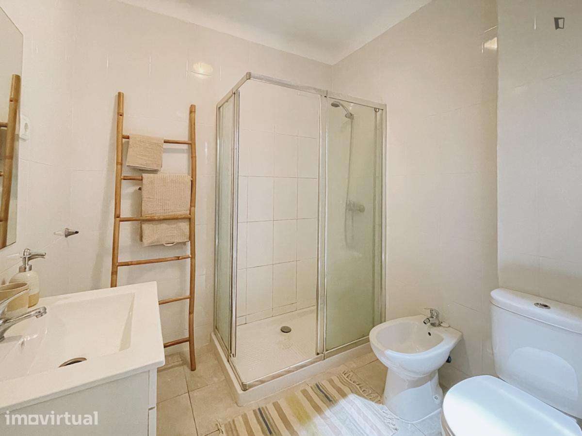 Quarto - localizado em Santo Ildefonso Porto - Grande imagem: 2/11