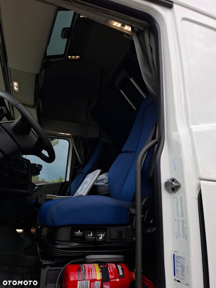 Volvo - 9