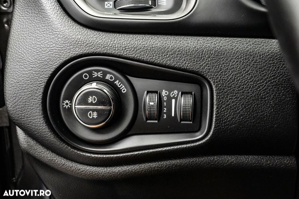 Jeep Renegade 1.3 Turbo 4x4 AT9 Limited - 24