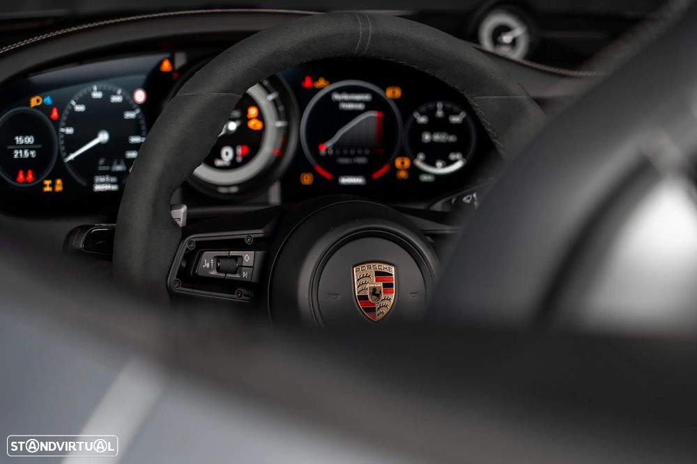 Porsche 911 (992) Carrera Cabrio 4 GTS PDK - 17