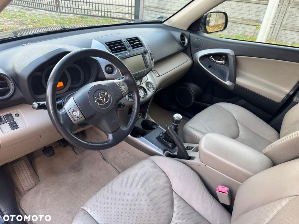 Toyota RAV4 - 12