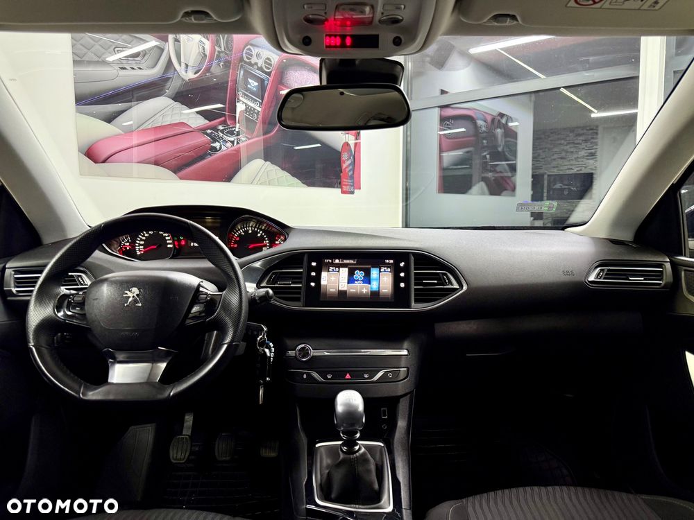 Peugeot 308 1.6 BlueHDi Allure S&S - 11