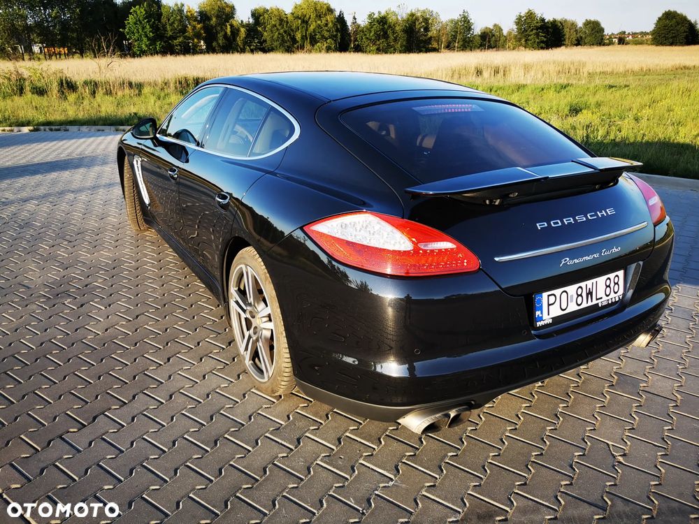 Porsche Panamera Turbo PDK - 17