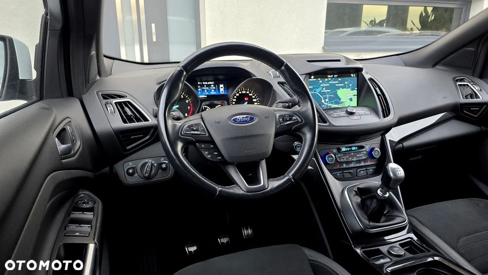 Ford Kuga 1.5 EcoBoost 2x4 ST-Line - 24