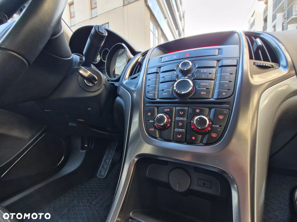 Opel Astra 1.4 T Cosmo EU6 - 32