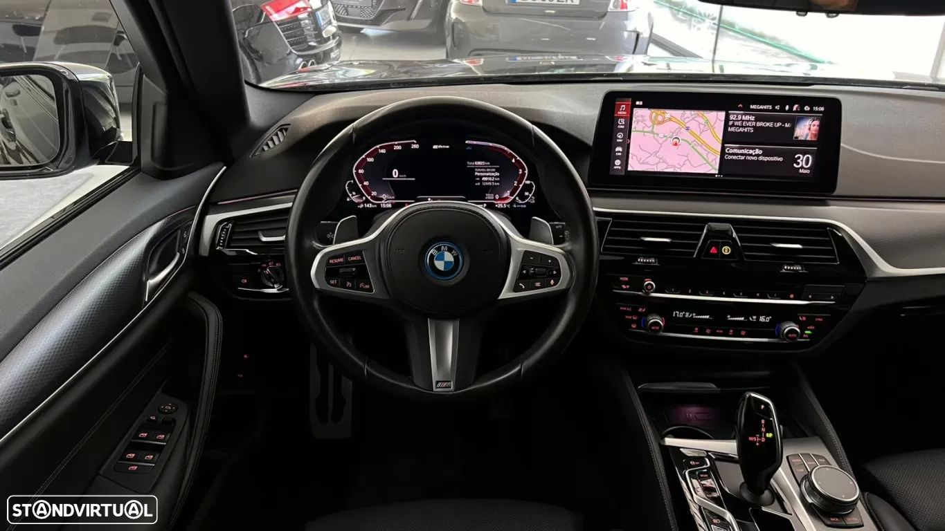BMW 530 e Pack Desportivo M - 16