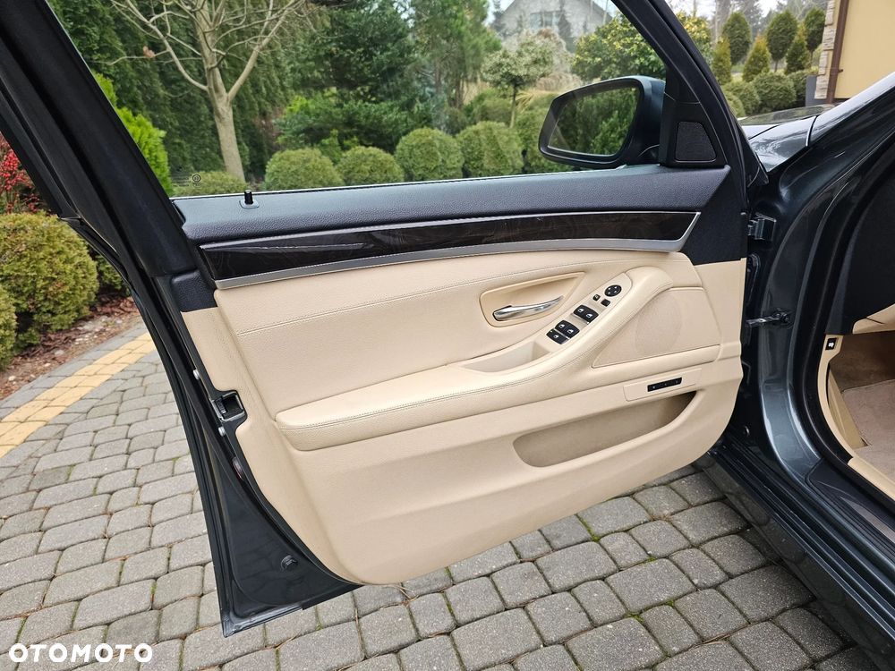 BMW Seria 5 528i - 3
