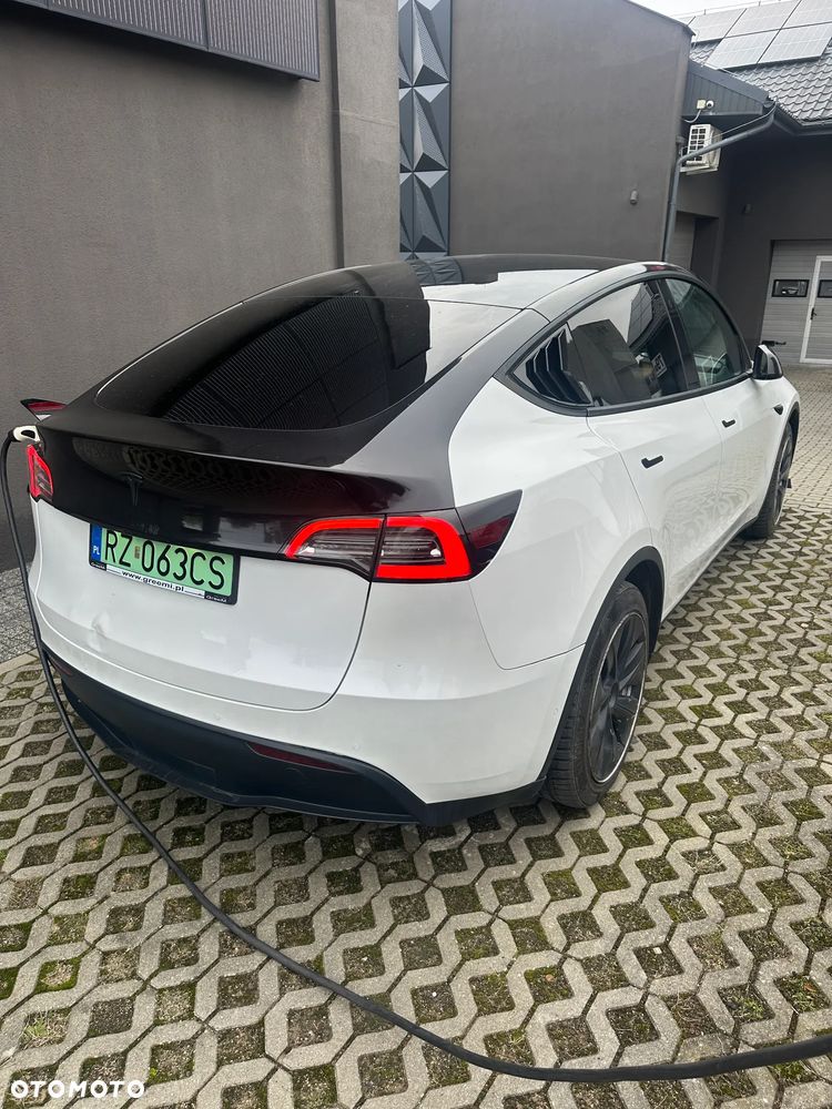 Tesla Model Y Long Range AWD - 4
