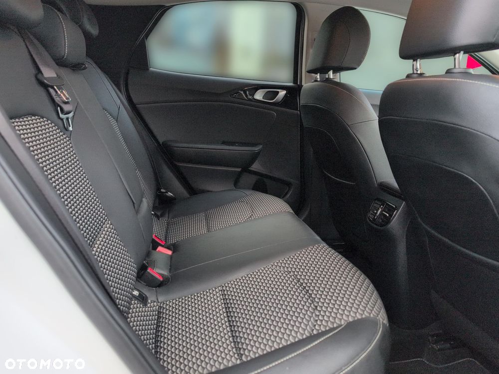 Kia XCeed 1.5 T-GDI L Business Line DCT - 10