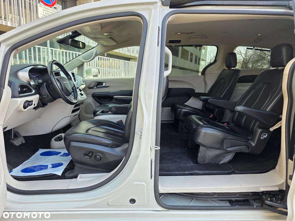 Chrysler Pacifica - 21