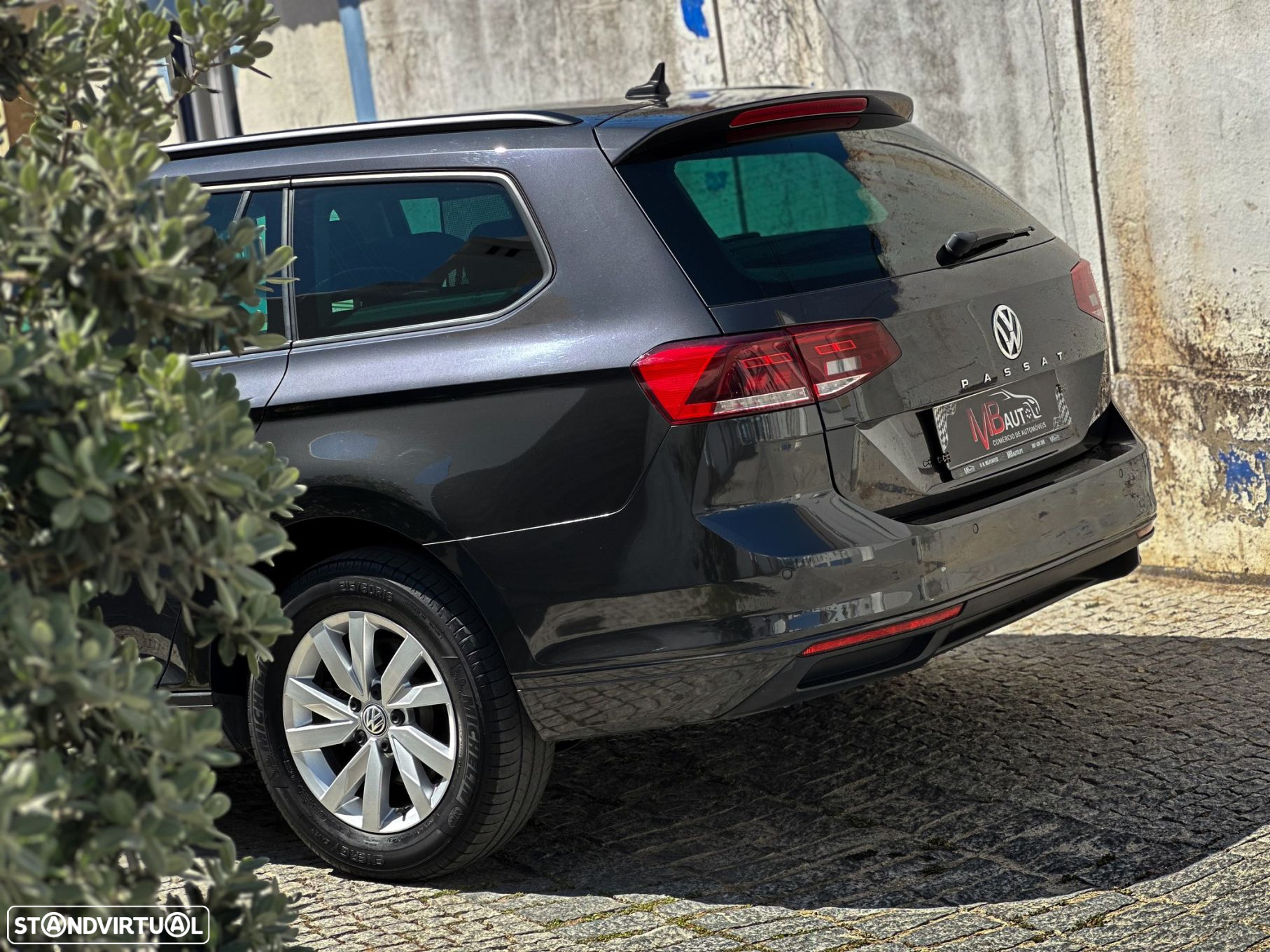 VW Passat 1.6 TDI Confortline DSG - 8